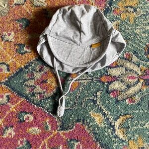 Furtalk Infant Sun Protection Hat Grey Size 0-6 Months Adjustable Neck Flap